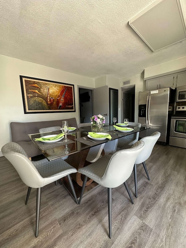 Dining - Sheridan Suites Three Bedroom Suite (Dania Beach)