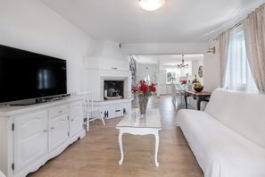 Smart TV, fireplace, table football