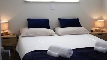 2 bedrooms, iron/ironing board, free WiFi, bed sheets