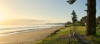 Fantail Cabin - beach/restaurants/supermarket all within 5 mins walk.