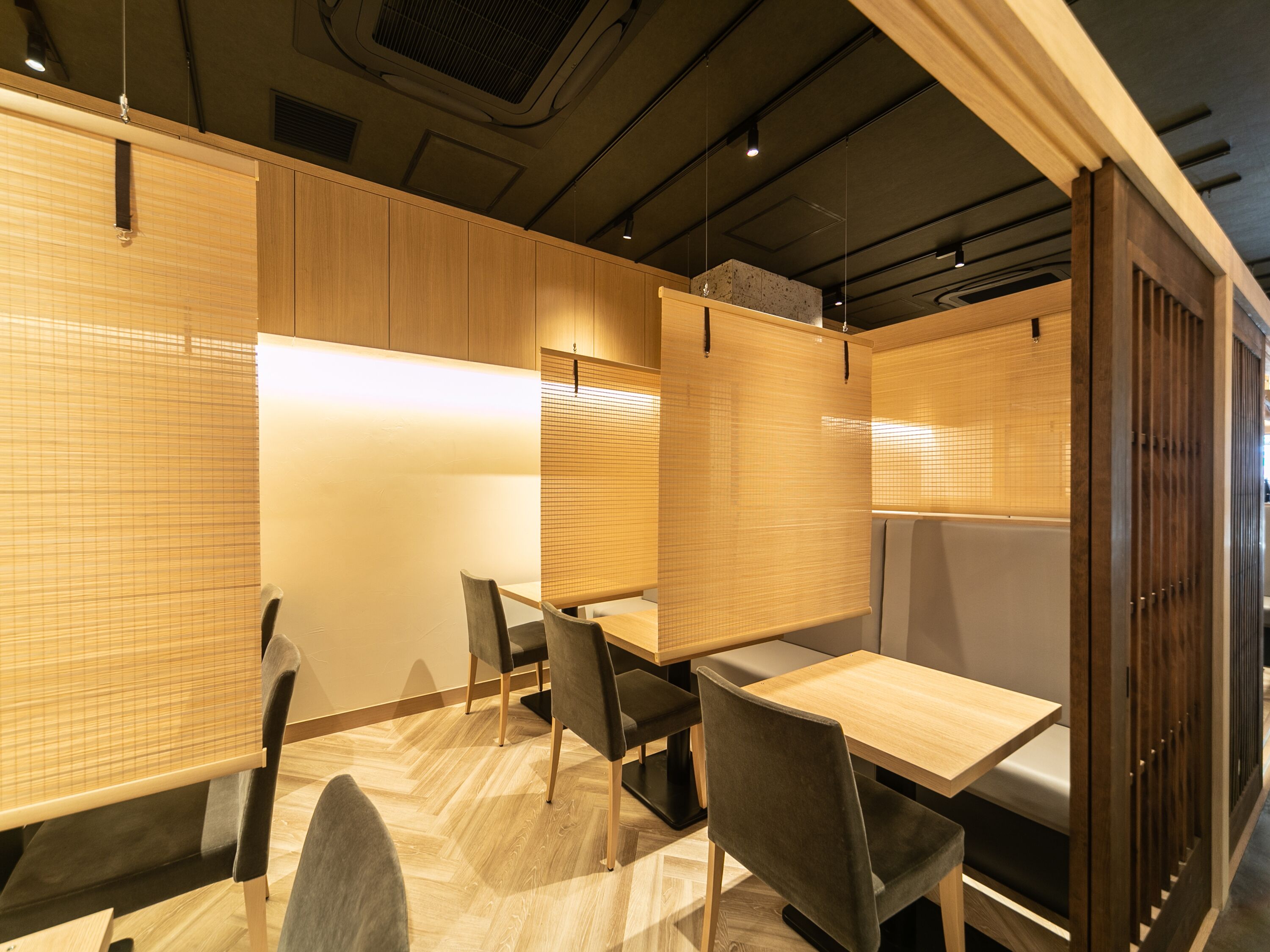 breakfast, lunch and dinner served