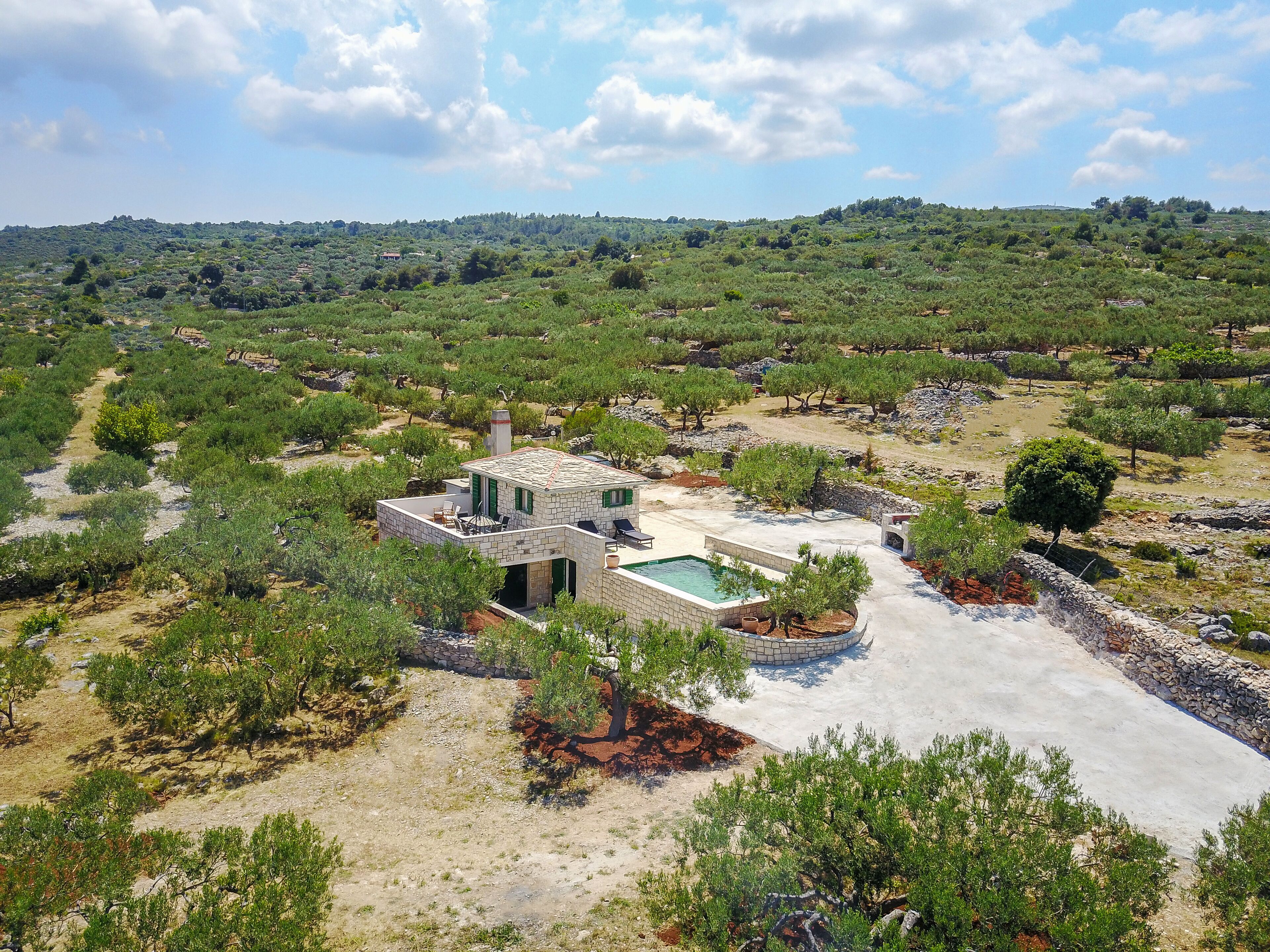 House (Holiday Home with Outdoor Pool and Se) | Exterior