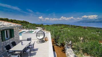 House (Holiday Home with Outdoor Pool and Se) | Terrace/patio