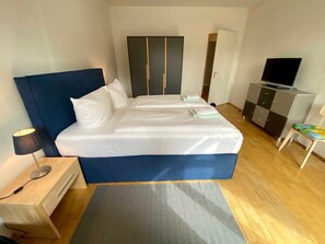 2 habitaciones, tabla de planchar con plancha, cuna de viaje y wifi 