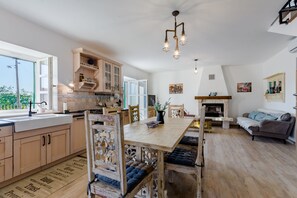 House (Two Bedroom Holiday Home with Private) | Dining room