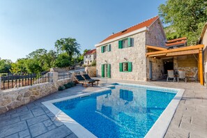 House (Two Bedroom Holiday Home with Private) | Exterior