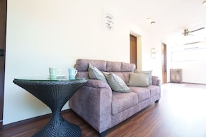 Basic Villa, Non Smoking | Living area