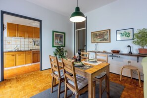 Appartement (A1) | Cuisine privée | Réfrigérateur, four, plaque de cuisson, machine à expresso