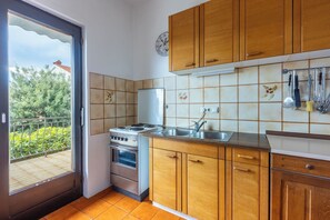 Apartment (A1) | Eigene Küche | Kühlschrank, Ofen, Herdplatte, Espressomaschine