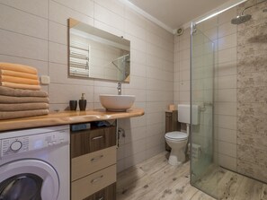 Bathroom | Bathtub