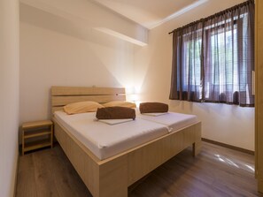 4 habitaciones, tabla de planchar con plancha y wifi gratis 