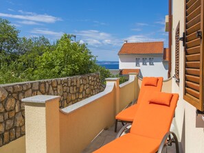 4 bedrooms, iron/ironing board, free WiFi