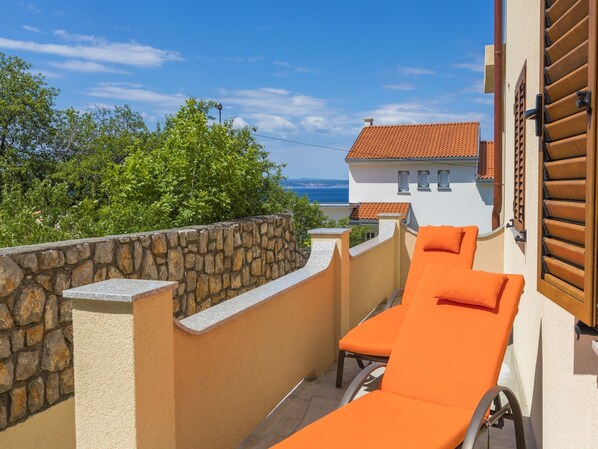 4 bedrooms, iron/ironing board, free WiFi