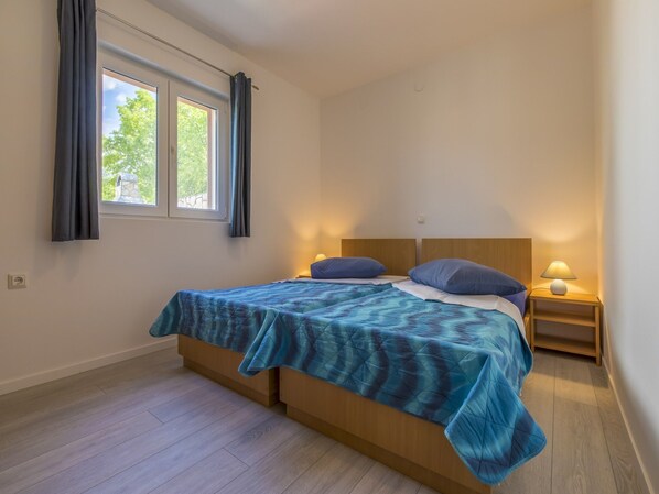 4 chambres, fer et planche à repasser, accès au Wi-Fi (inclus)