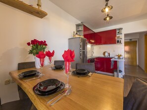 Cuisine privée | Réfrigérateur, surface de cuisson, cafétière à espresso