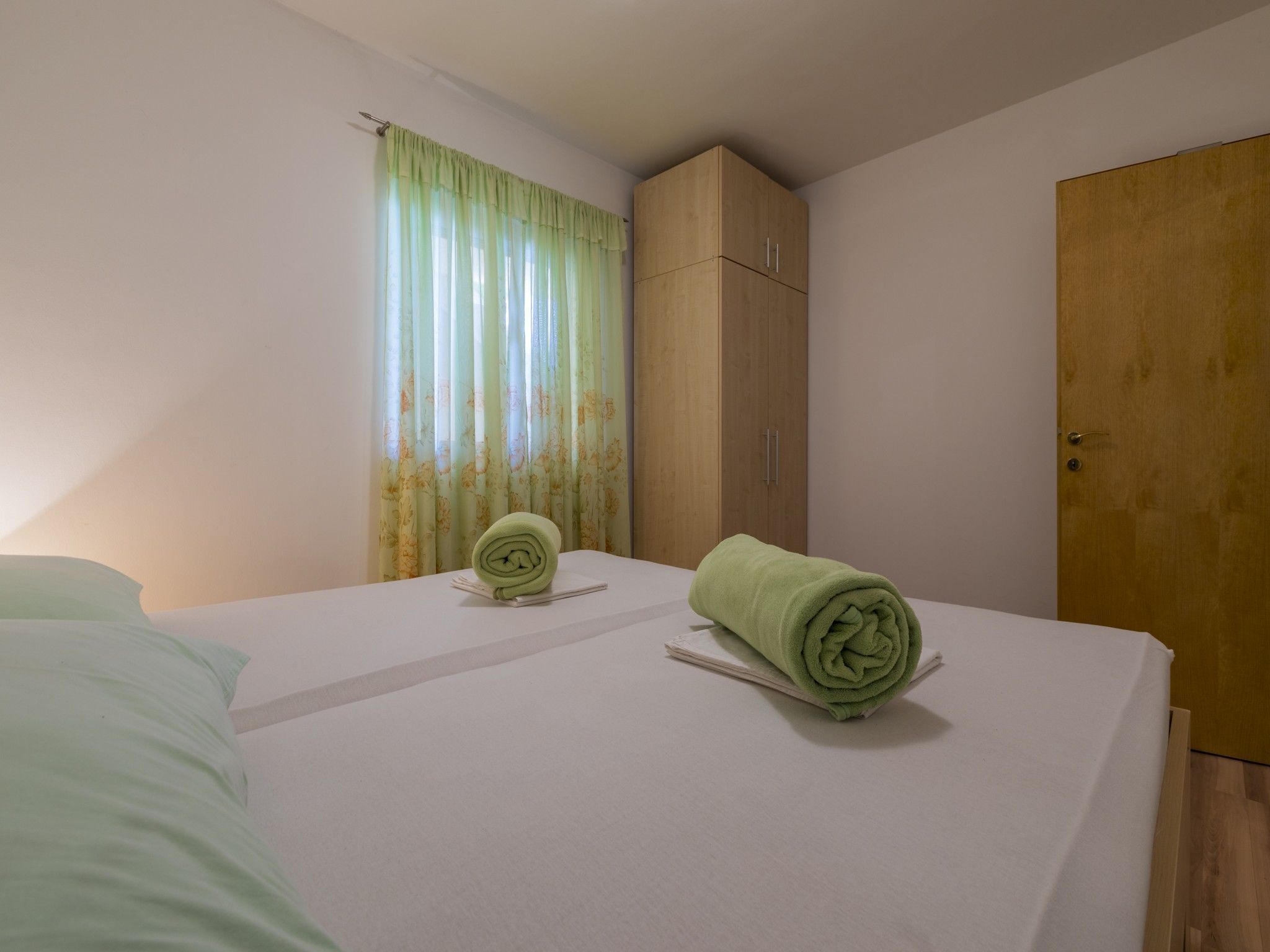 4 habitaciones, tabla de planchar con plancha y wifi gratis 