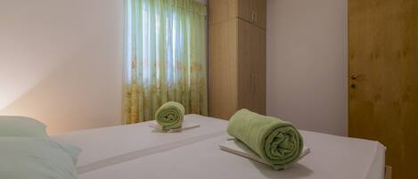 4 chambres, fer et planche à repasser, Wi-Fi gratuit