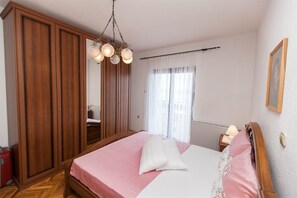 1 bedroom, iron/ironing board, free WiFi