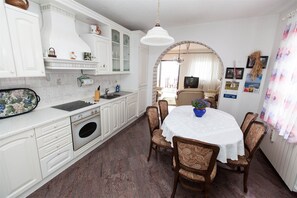 Private kitchen | Fridge, microwave, oven, stovetop - Apartment Marinko (Crikvenica)