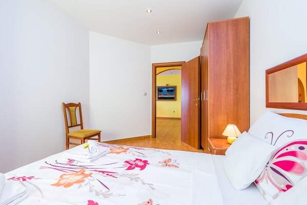 1 bedroom, iron/ironing board, free WiFi