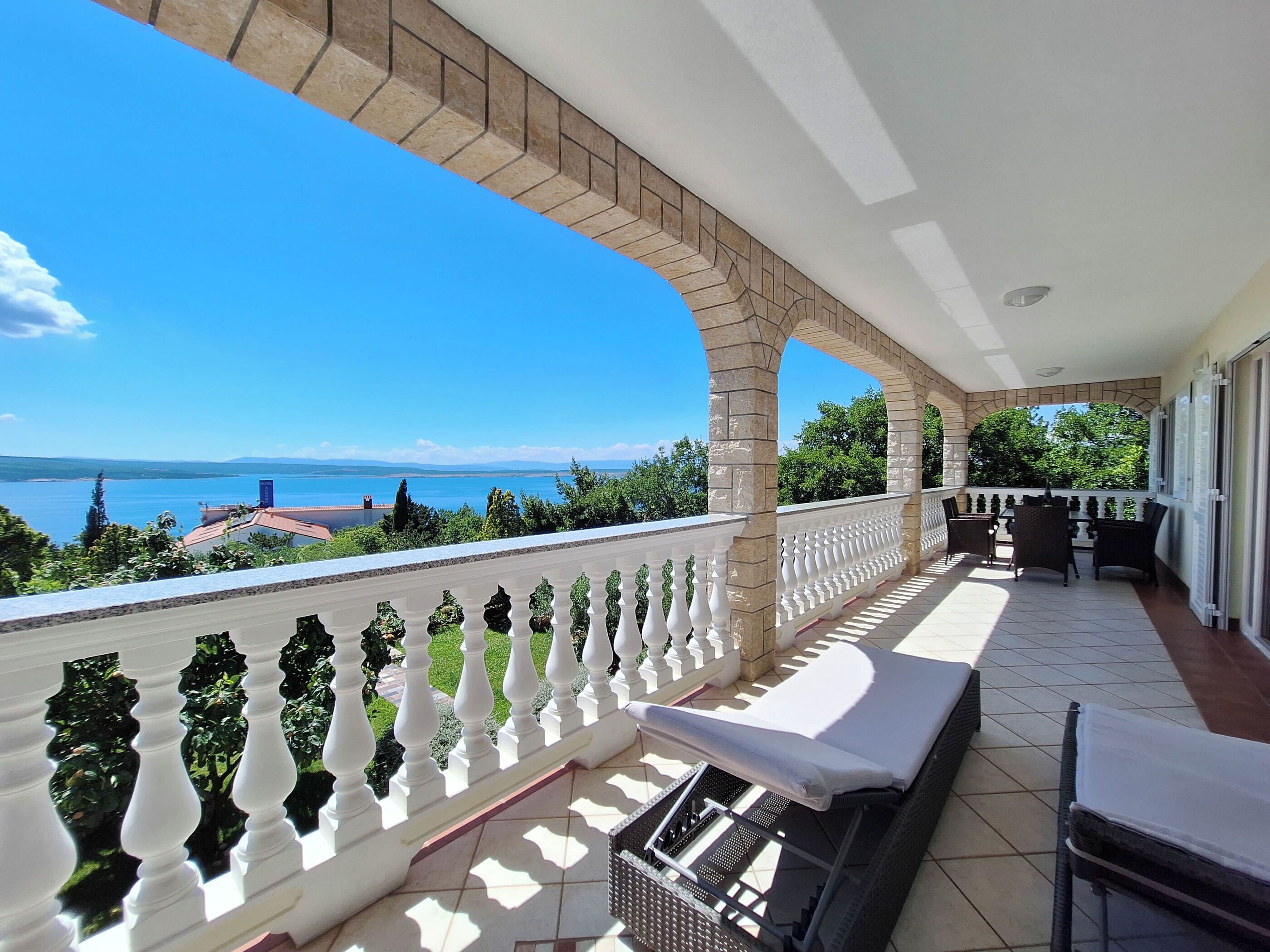 Apartment (A2) | Balkon