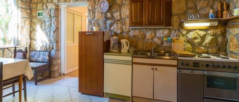 Private kitchen | Fridge, stovetop, espresso maker, electric kettle