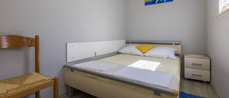 2 室のベッドルーム、WiFi (無料)