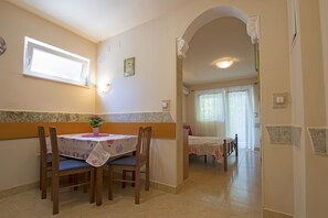 Private kitchen | Fridge, microwave, stovetop, espresso maker