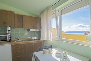 Private kitchen | Fridge, microwave, stovetop, espresso maker