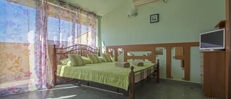 4 bedrooms, free WiFi