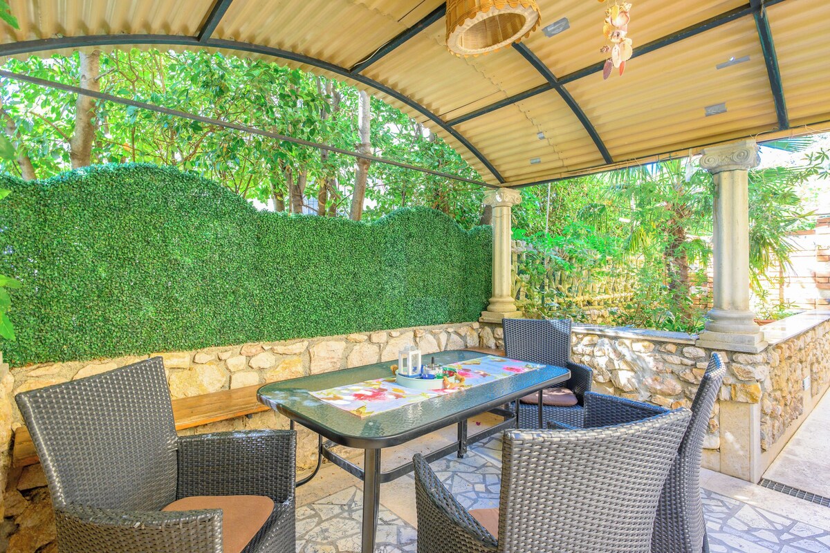 Studio (A4) | Terrace/patio