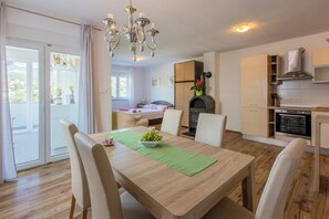 Studio (A2) | Private kitchen | Fridge, stovetop, espresso maker, electric kettle - Apartments Franny (Novi Vinodolski)