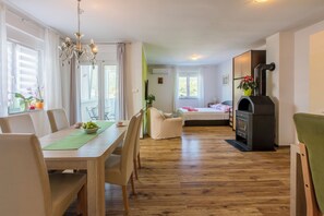 Studio (A2) | Dining - Apartments Franny (Novi Vinodolski)