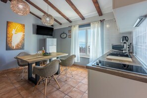 Appartement (A2) | Cuisine privée | Réfrigérateur, plaque de cuisson, machine à expresso