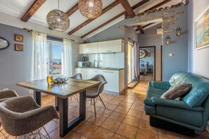 Huoneisto (A2) | Olohuone