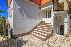 Studio (A1) | Exterior