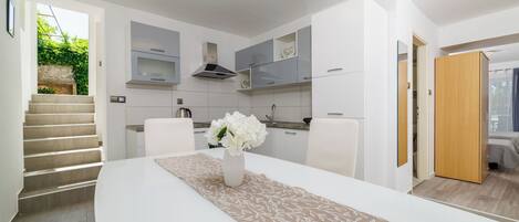 Studio (A1) | Private kitchen | Fridge, oven, stovetop, dishwasher