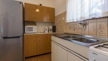 Apartamento (A1) | Cozinha privada | Geladeira, micro-ondas, fogão, cooktop
