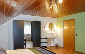 3 عدّة غرف نوم ومكواة/لوح كي وسرير سفر وواي فاي مجانًا