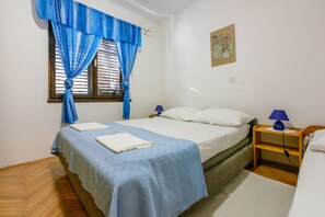 1 habitación, tabla de planchar con plancha y wifi gratis 