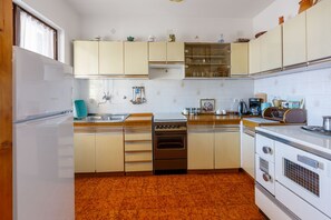 Privat køkken | Køleskab, ovn, kogeplade, espressomaskine