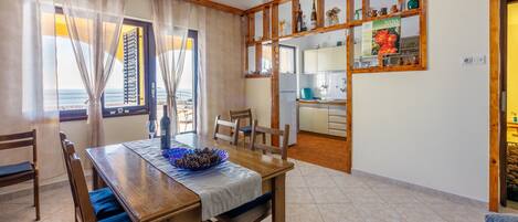 Cuisine privée | Réfrigérateur, four, plaque de cuisson, machine à expresso