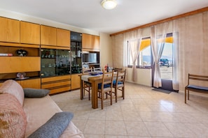 Private kitchen | Fridge, oven, stovetop, espresso maker