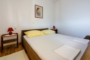 1 habitación, tabla de planchar con plancha y wifi gratis 