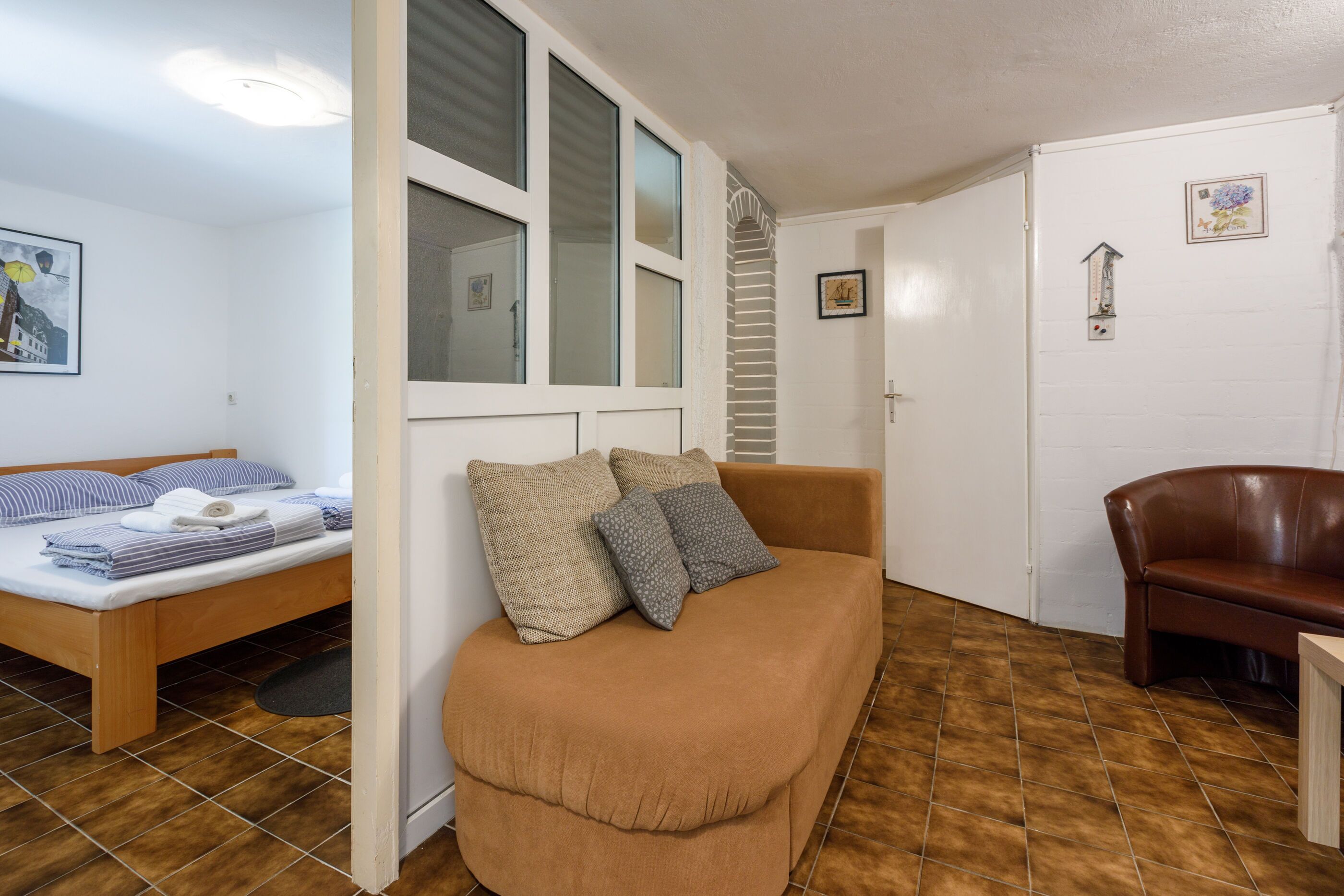 3 chambres, fer et planche à repasser, accès au Wi-Fi (inclus)