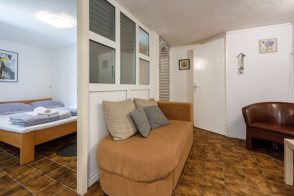 3 bedrooms, iron/ironing board, free WiFi