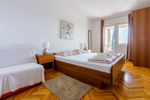 3 bedrooms, iron/ironing board, free WiFi