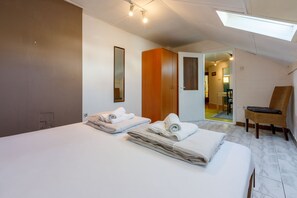 3 bedrooms, iron/ironing board, free WiFi
