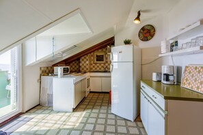 Dapur pribadi | Lemari es, microwave, kompor, dan mesin espresso