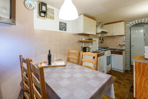 Dapur pribadi | Lemari es, microwave, kompor, dan mesin espresso